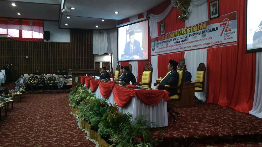 Rapat paripurna istimewa DPRD Provinsi Bengkulu dipimpin oleh Ketua DPRD Provinsi Ihsan Fajri, Rabu (16/8/2017)