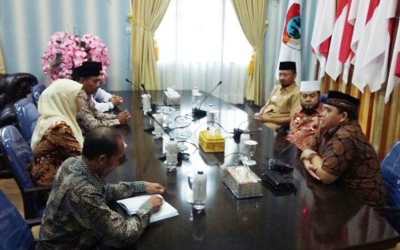 Ketua KPU Kota Bengkulu dan sejumlah komisioner KPU lainnya melakukan kunjungan kerja dengan Walikota Bengkulu, Senin (31/7