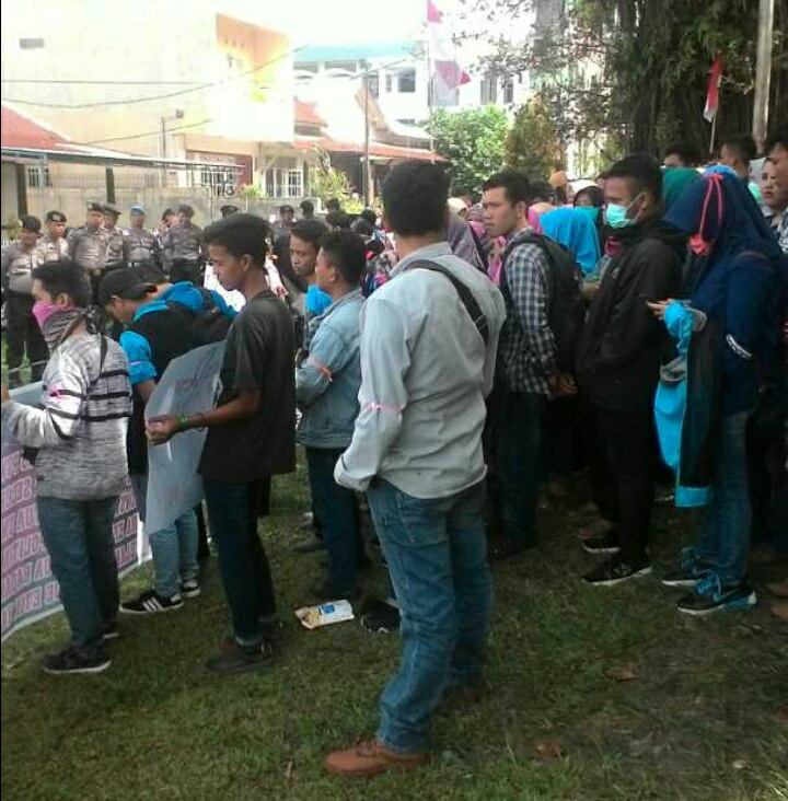 Tampak Peserta Aksi Gerakan Masyarakat Peduli Lebong (GEMPAL)