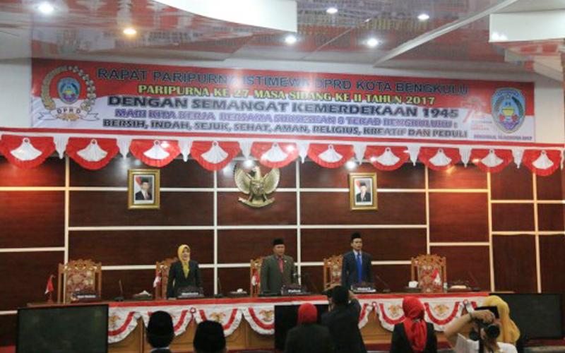 Paripurna Memdengarkan Pidato Kenegaraan Presiden Joko Widodo (Jokowi) lewat layar kaca