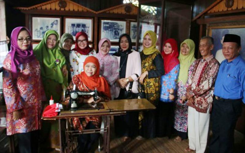 Menteri Sosial RI Khofifah Indar Parawansa disela-sela kunjungan kerjanya di Bengkulu pada Sabtu (12/8/2017)