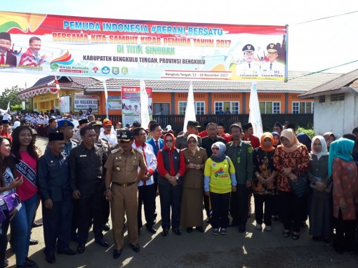 Photo Bersama Wawali Kota Bengkulu denagan Pemerintah Bengkulu Tengah dan peserta kirab Pemuda Nusantara