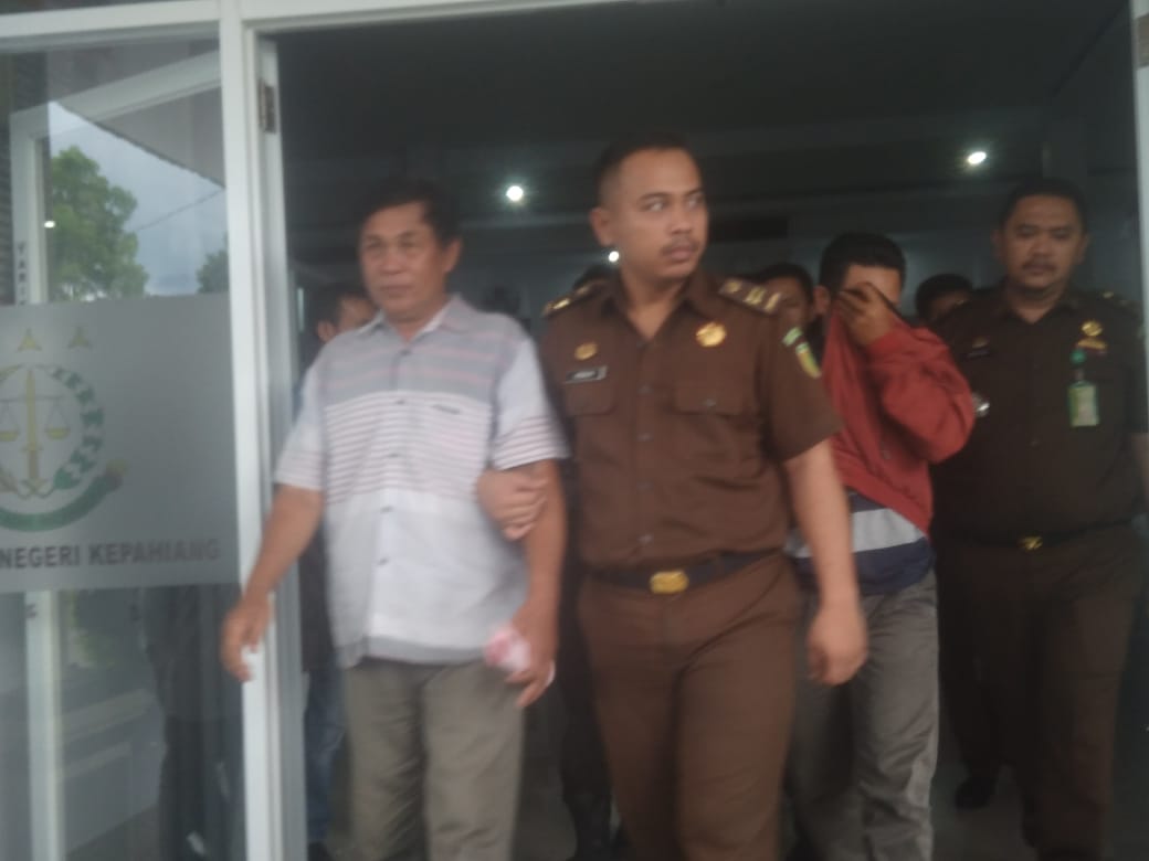 Hukum