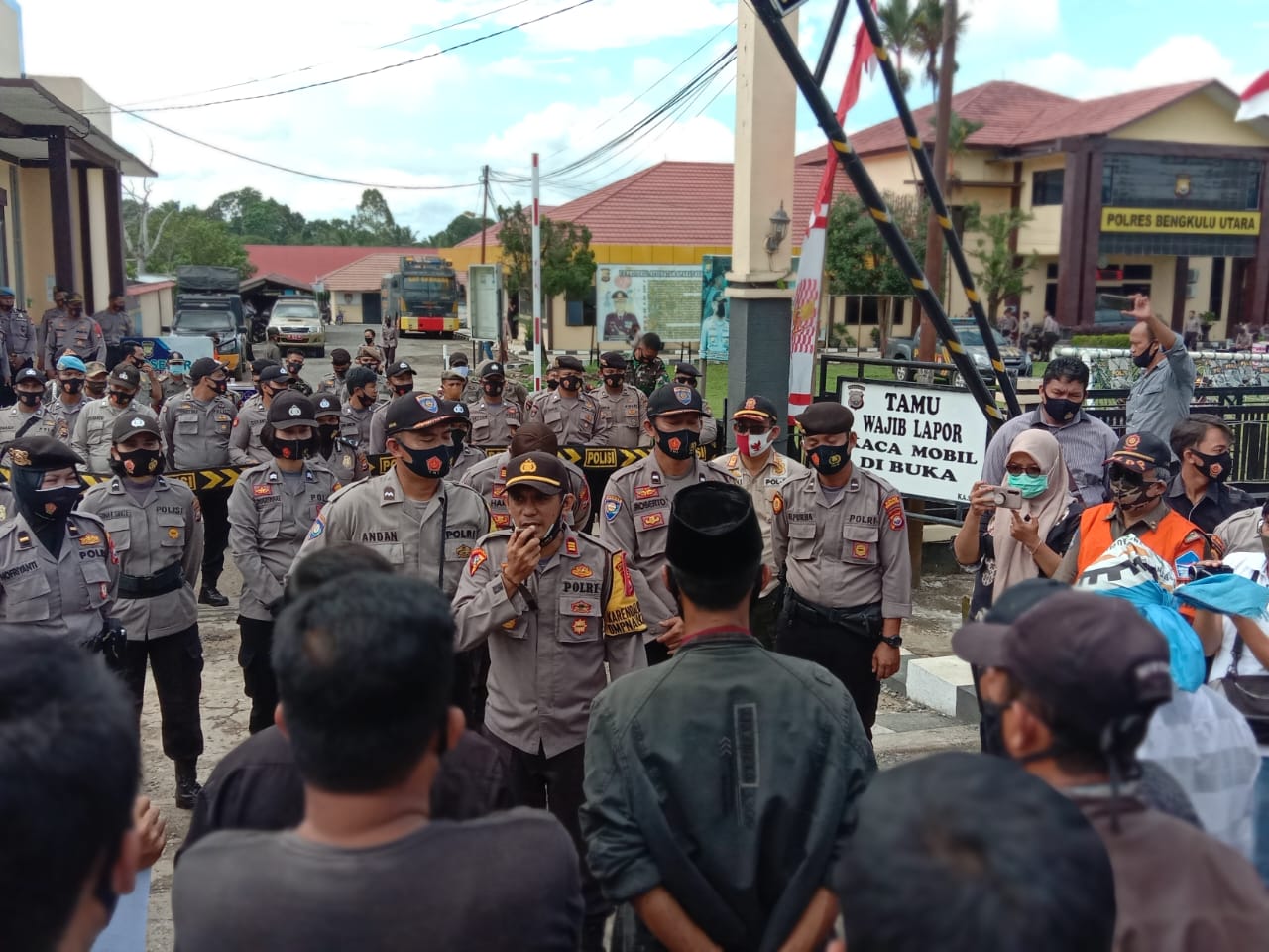 Hukum