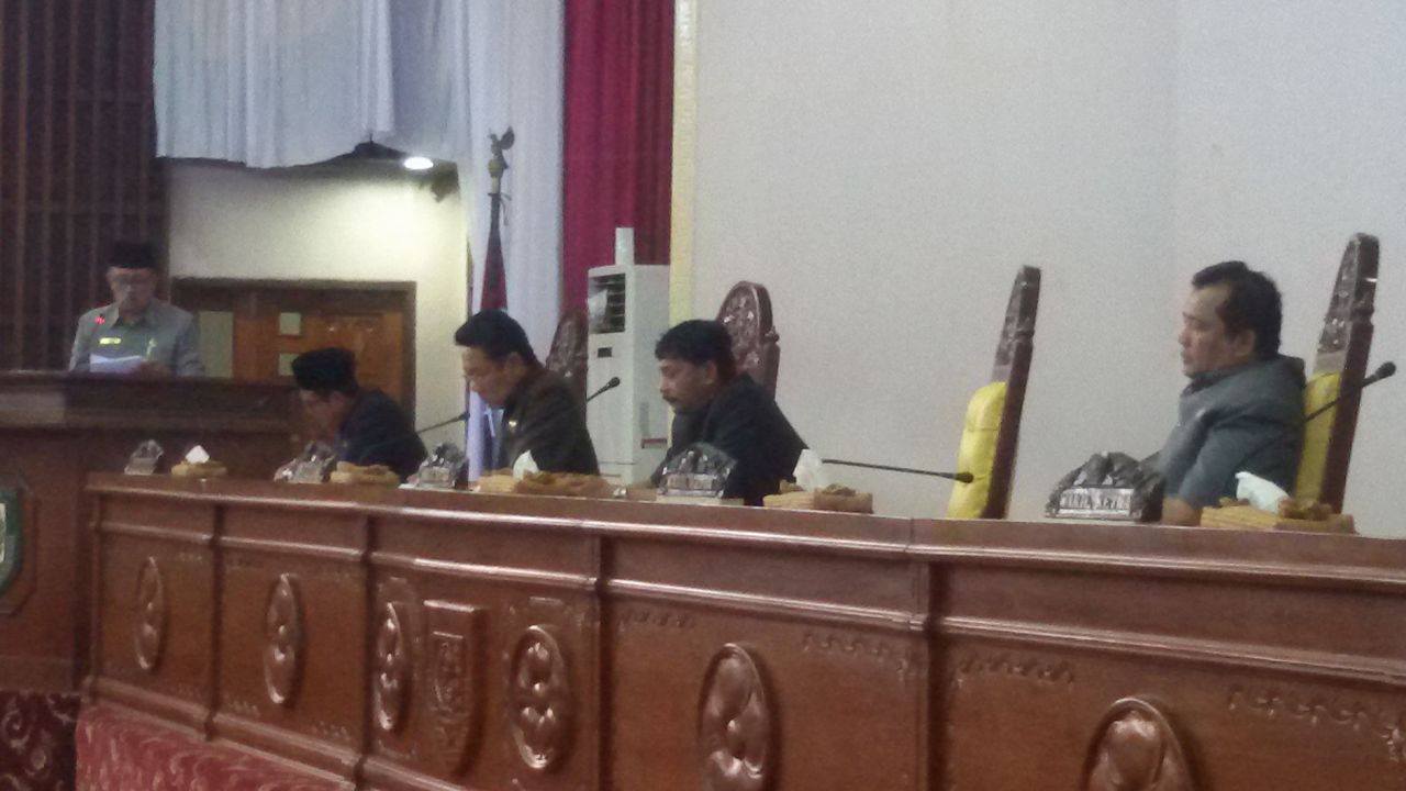 Dalhadi umar menyampaikan hasil pembahasan komisi I atas perubahan RPJMD