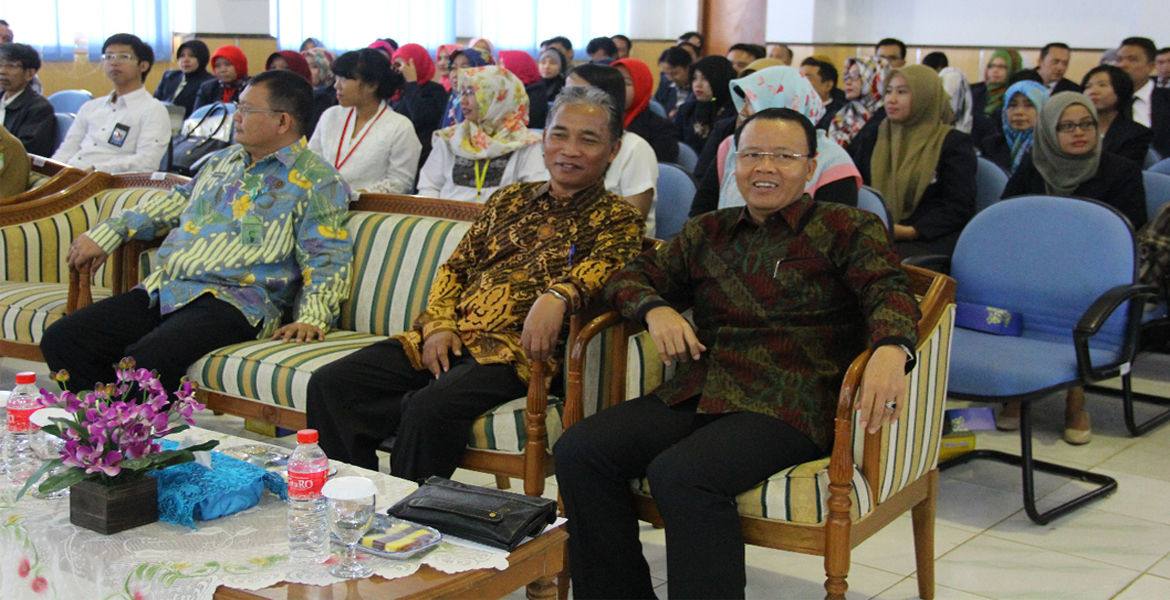 Plt. Gubernur Bengkulu Rohidin Mersyah bersama Wakil Rektor Bidang Sumber Daya Totok Eka Suharto II