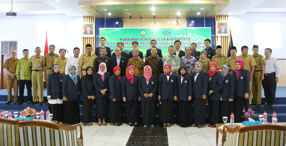 Plt. Gubernur Bengkulu Rohidin Mersyah bersama Wakil Rektor Bidang Sumber Daya Totok Eka Suharto III