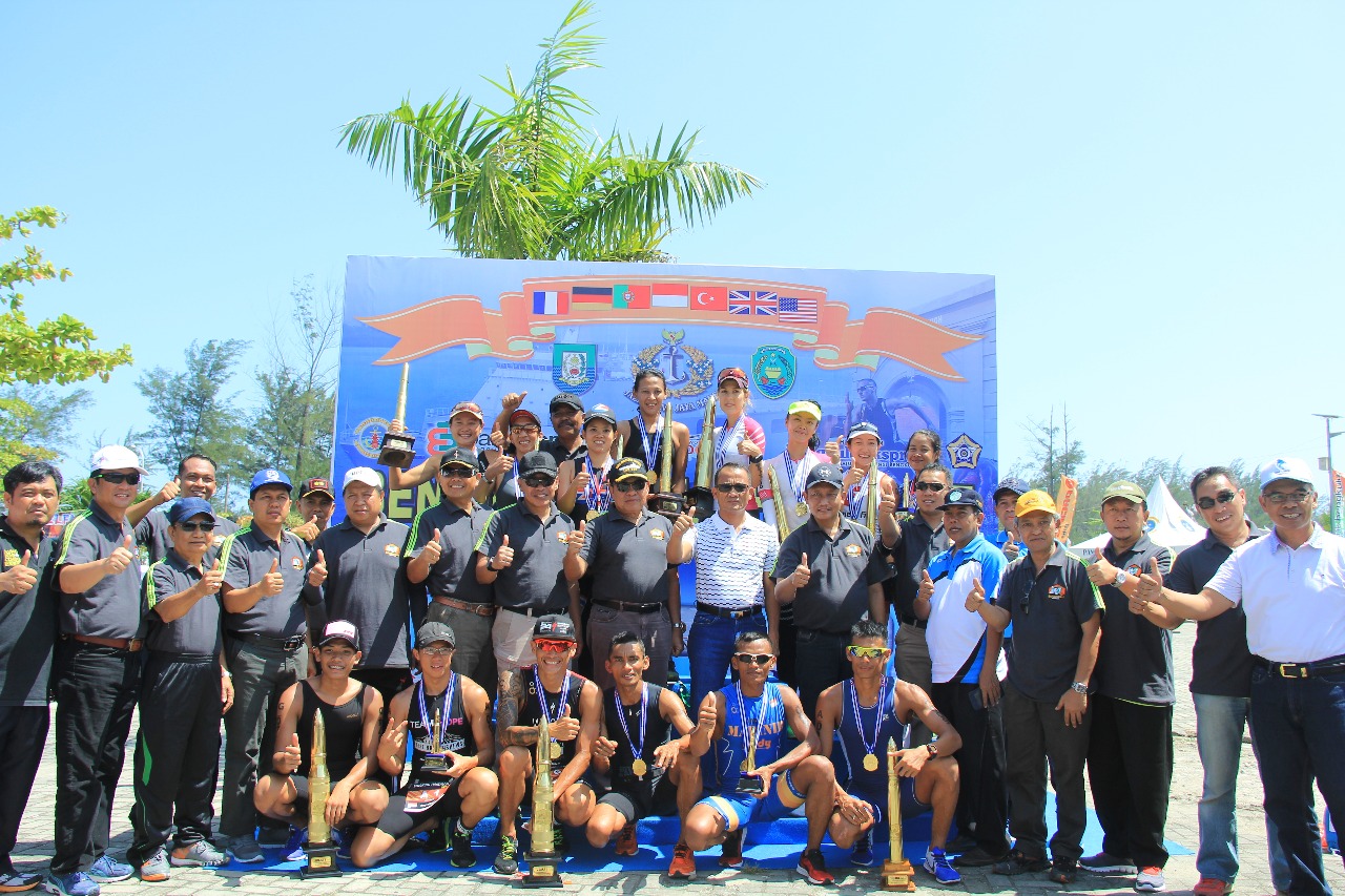 Foto Bersama dengan Para Juara.