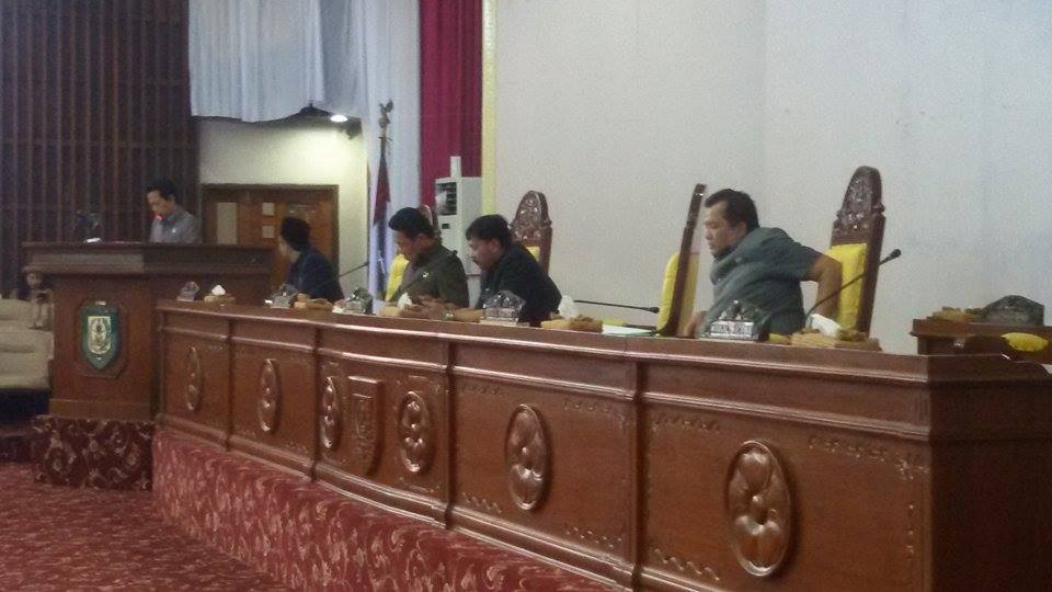 Perwakilan komisi IV menyampaikan hasil pembahasan
