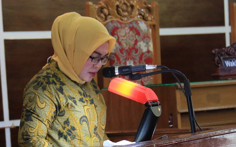 Mardensi menyampaikan catatan strategis terhadap Laporan Keterangan Pertanggungjawaban Pemerintah Kota Tahun 2016 yang disusun oleh DPRD Kota Bengkulu
