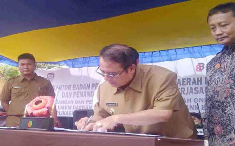 Bupati Seluma H Bundra Jaya melakukan penadatanganan kesepakatan kerjasama Kasda online