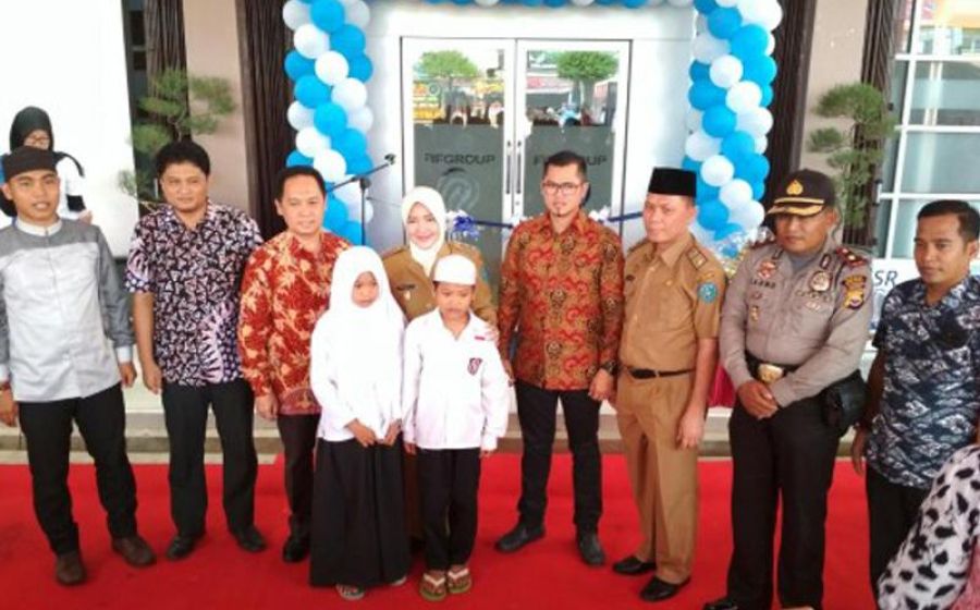 Wakil Walikota Bengkulu Patriana Sosialinda Selasa (19/9/2017) melakukan Grand Opening FIF Group Cabang Bengkulu