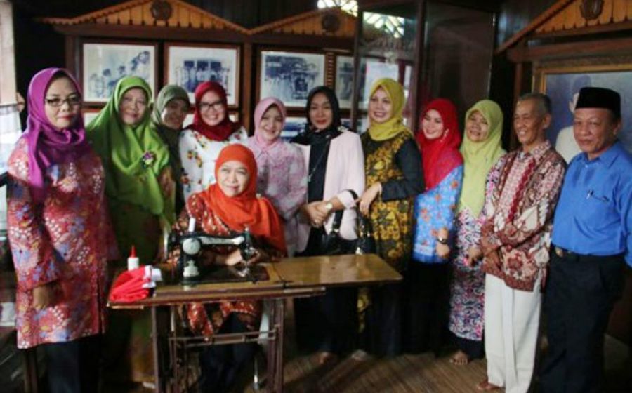 Menteri Sosial RI Khofifah Indar Parawansa disela-sela kunjungan kerjanya di Bengkulu pada Sabtu (12/8/2017)