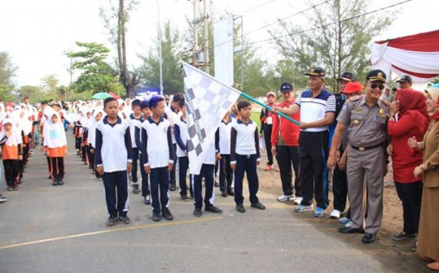 Pemkot Bengkulu menggelar bermacam lomba. Salah satunya, lomba gerak jalan di Sport Center, Pantai Panjang, Selasa (15/08/2017)