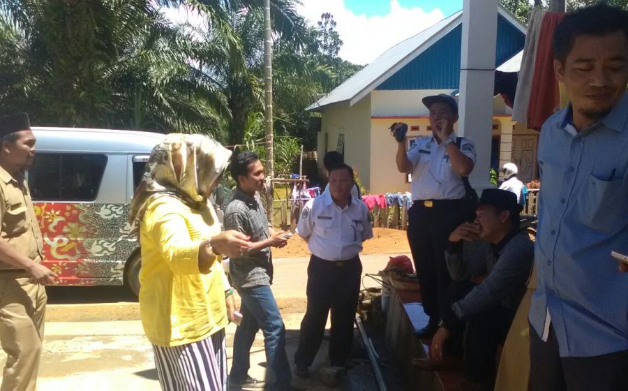  Komisi II Anggota DPRD Kota Bengkulu dekat rumah warga