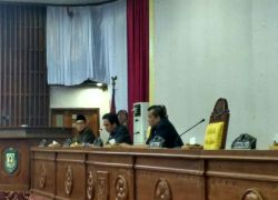 Pimpinan rapat paripurna DPRD Provinsi Bengkulu bersama Plt Sekda Provinsi