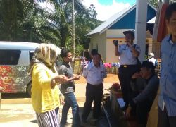  Komisi II Anggota DPRD Kota Bengkulu dekat rumah warga